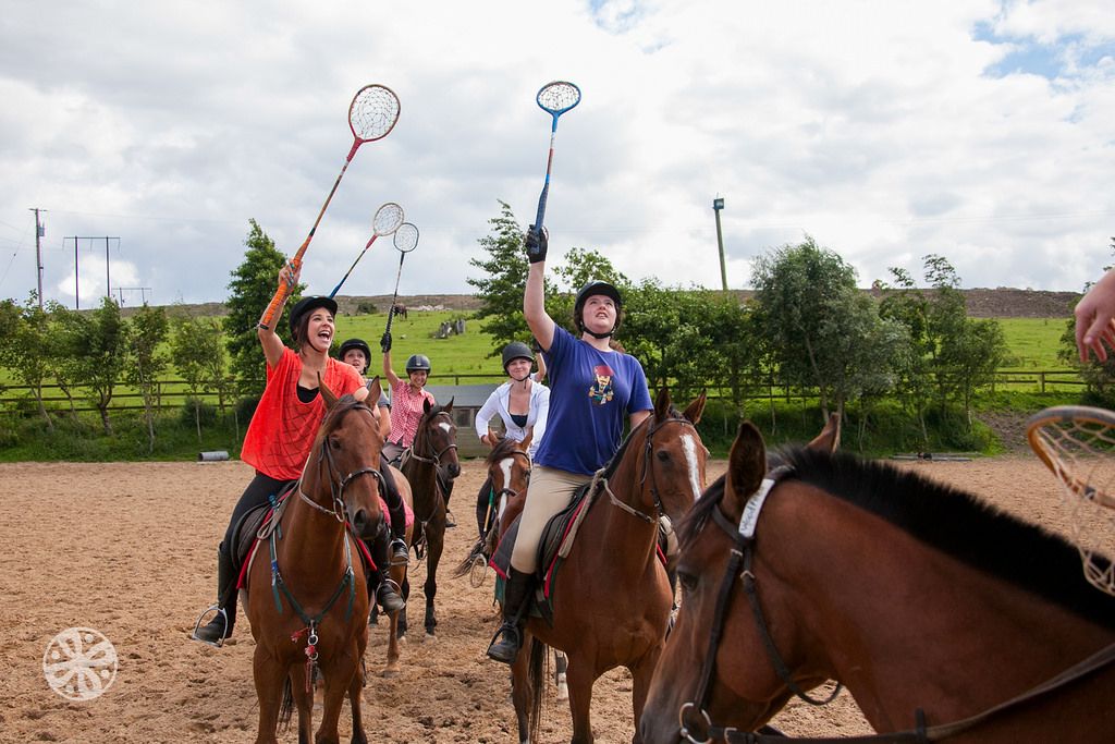Entraînement de l_équipe de horseball en anglais - Colonies Equitation Adolescents en Irlande